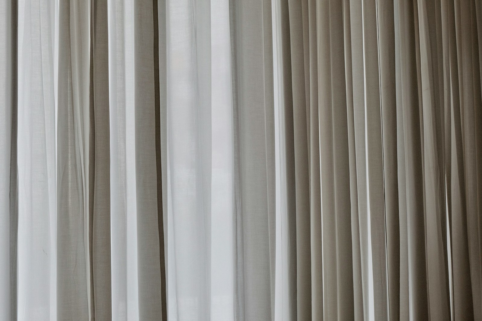 white and gray window curtain